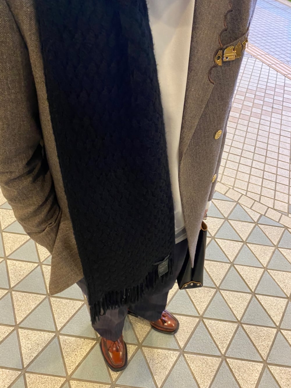 「秋ルック紹介するよ、秋服コーデ、秋冬コーデ、きれいめカジュアル、ジャケットスタイル、古着コーデ、MASU、Hender Scheme、juha、ドメスティックブランド、マフラー、テーラードジャケット、チェック、チェックパンツ、ベージュ」｜「MASUのNIBBLED BLAZER（テーラードジャケット、ブラウン系）」を使った、ULAさん（メンズ・179cm）の秋コーディネートの3枚目の写真