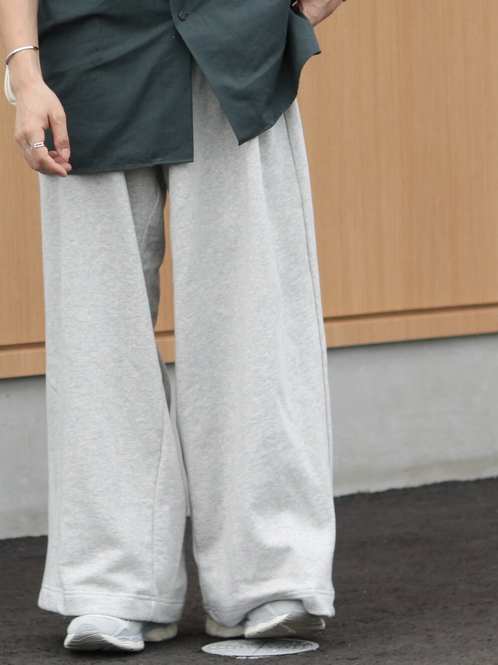 I  GP スウェットパンツ グレー GP｜KUUUPYのスウェットパンツを使ったコーディネート - WEAR