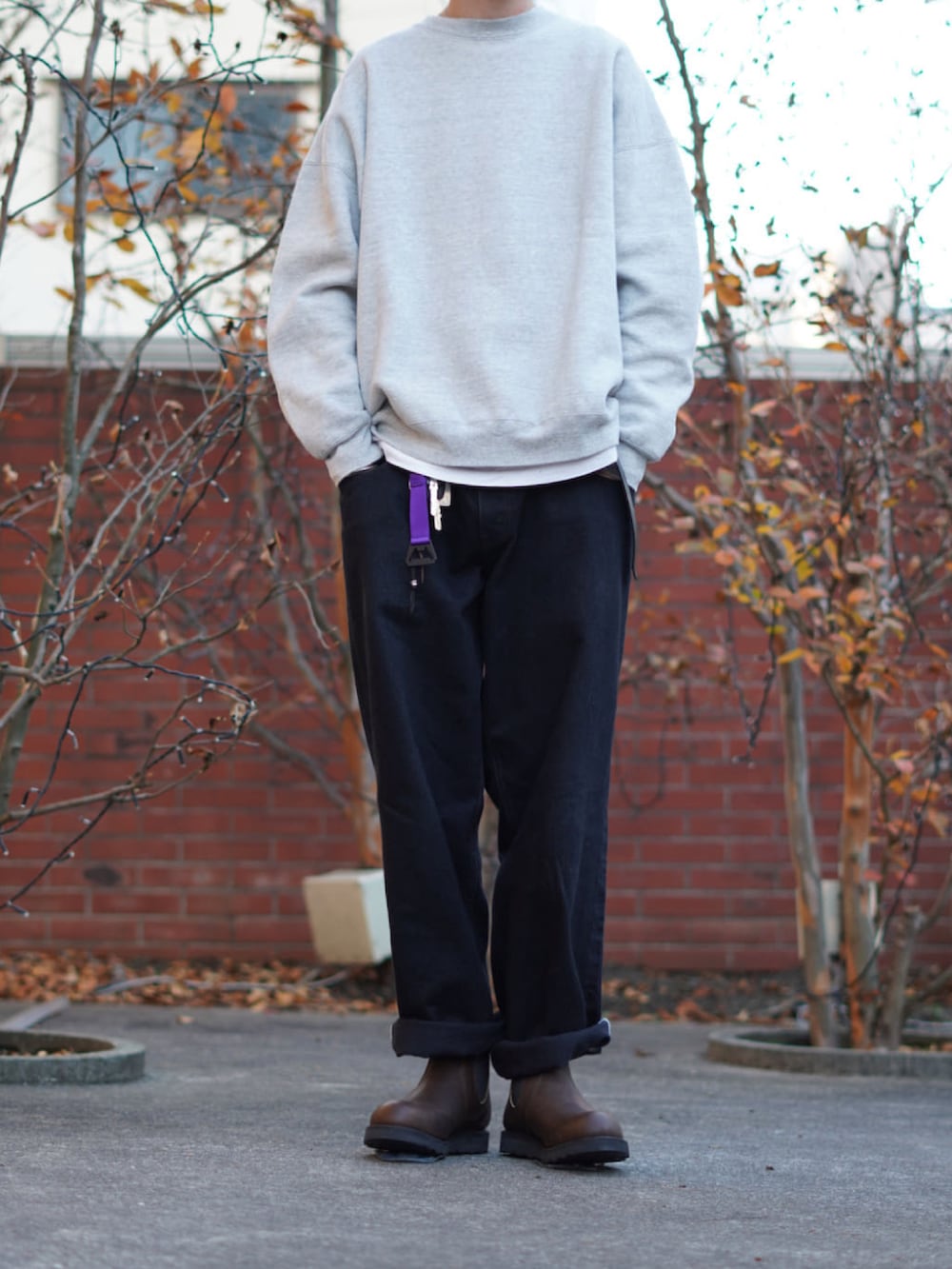 「スウェット、デニム、モッズコート、ニット帽、スニーカーコーデ、デニムパンツ、RED WING、ブラックデニム、オトナカジュアル、REMI RELIEF NAVY LABEL、REMI RELIEF、Buzz Rickson、ARC'TERYX、CIOTA」|「Buzz Rickson'sのアイテム(モッズコート、グリーン系)」を使った、ARKnets STAFFさん(メンズ・178cm)の冬コーディネートの4枚目の写真