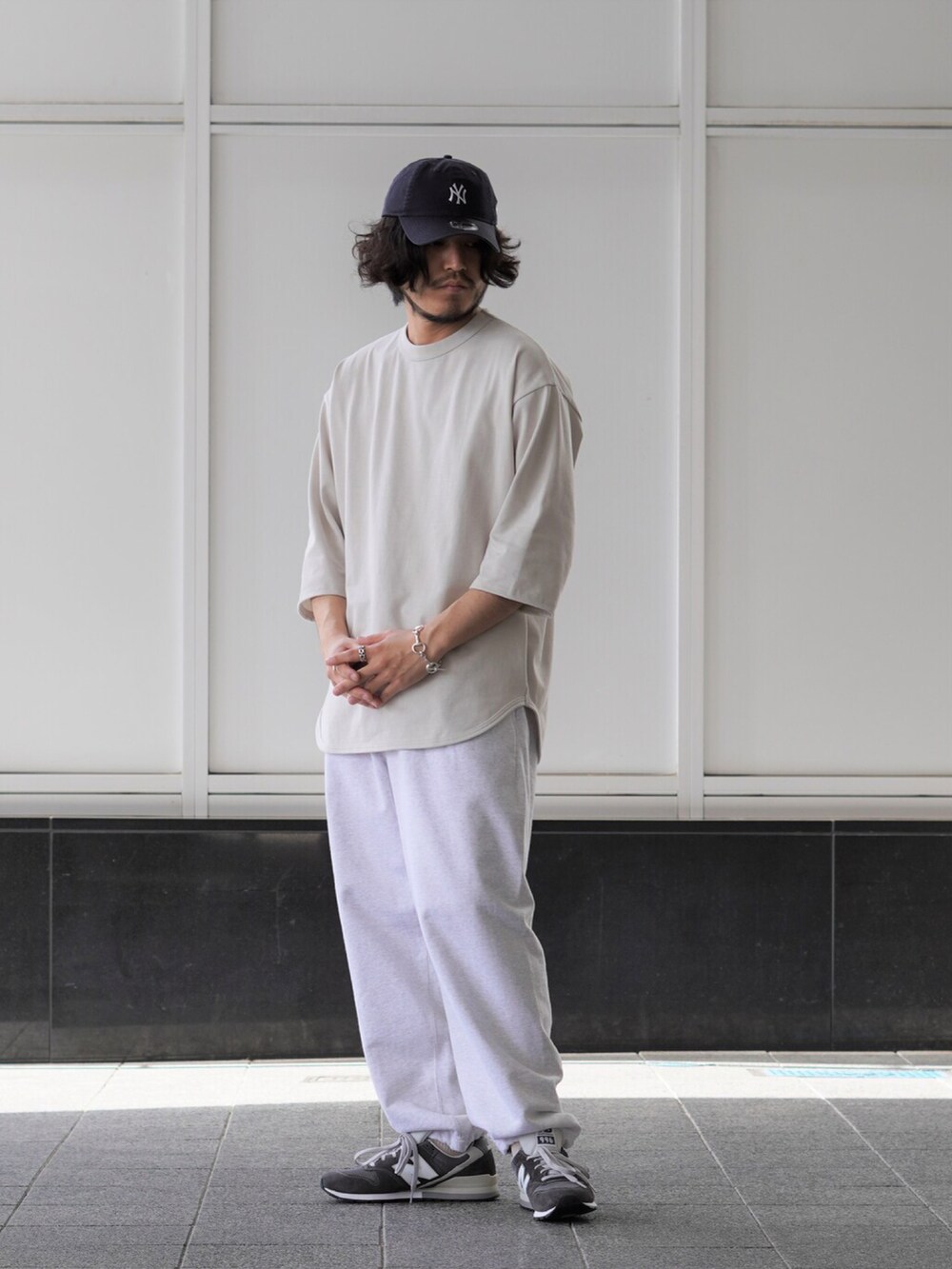 「スウェットパンツ、ミリタリー、REMI RELIEF、Danton、オーバーサイズ、THE NORTH FACE PURPLE LABEL、春アウター、marka、ミリタリーコーデ、REMI RELIEF NAVY LABEL」｜「REMI RELIEF NAVY LABELのREMI RELIEF NAVY LAB / レミレリーフ ネイビーレーベル：モッズコート：RN1016SDIAK[STD]（ミリタリージャケット、グリーン系）」を使った、ARKnets STAFFさん（メンズ・174cm）の春コーディネートの2枚目の写真