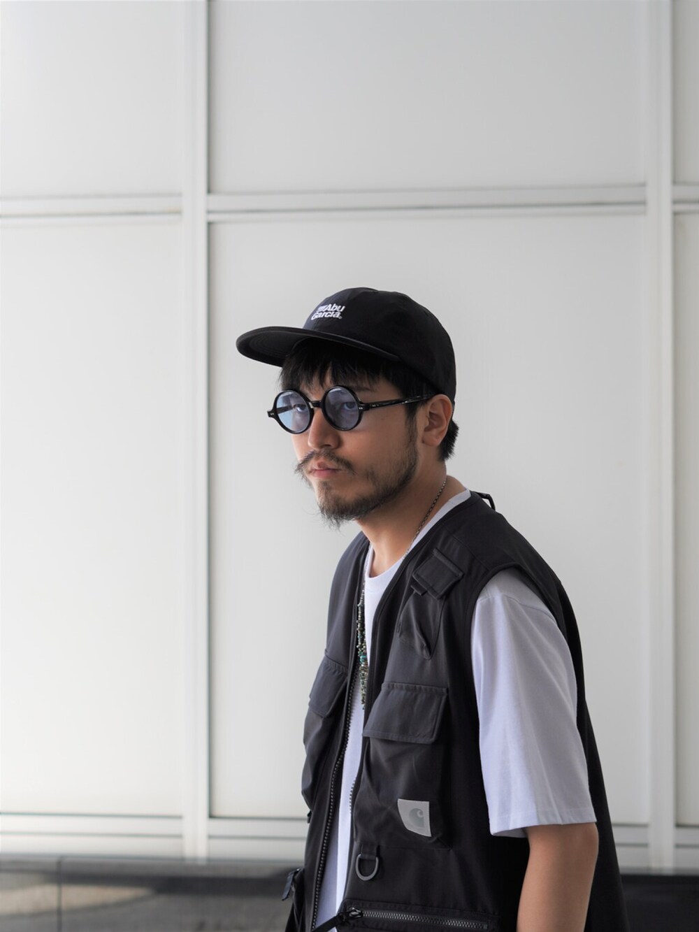 「ベスト、gold、patagonia、PUMA、Carhartt wip、LAVER、PORT BY ARK、JULIUS TART OPTICAL、ABU GARCIA、ONLY ARK」｜「Carharttのアイテム（その他アウター、ブラック系）」を使った、ARKnets STAFFさん（メンズ・174cm）の夏コーディネートの2枚目の写真