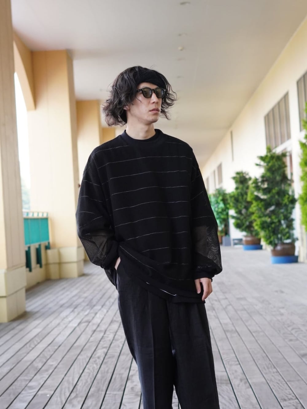 「ヘアバンド、CA4LA、スラックス、サングラス、birkenstock、ミリタリーシャツ、メッシュ、marka、BALLAST ARK、REMI RELIEF NAVY LABEL」｜「REMI RELIEF NAVY LABELのREMI RELIEF NAVY LAB / レミレリーフ ネイビーレーベル：ミリタリーシャツ：RN22293233AK[STD]（シャツ/ブラウス、グリーン系）」を使った、ARKnets STAFFさん（メンズ・168cm）の春コーディネートの2枚目の写真