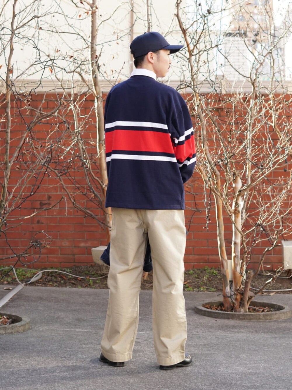 「オトナカジュアル、シャツスタイル、BARBARIAN、FLAG SPORT、ALDEN、orslow、nanamica、ONLY ARK、ラガーシャツ、ポロシャツ、チノパン、カラーパンツ、キャップ、デニムジャケット、ローファー」｜「BarbarianのBARBARIAN / バーバリアン：【ONLY ARK】別注 BSS L/S：ONLYARK-0-2023[STD]（ポロシャツ、ブルー系）」を使った、ARKnets STAFFさん（メンズ・178cm）の春コーディネートの2枚目の写真
