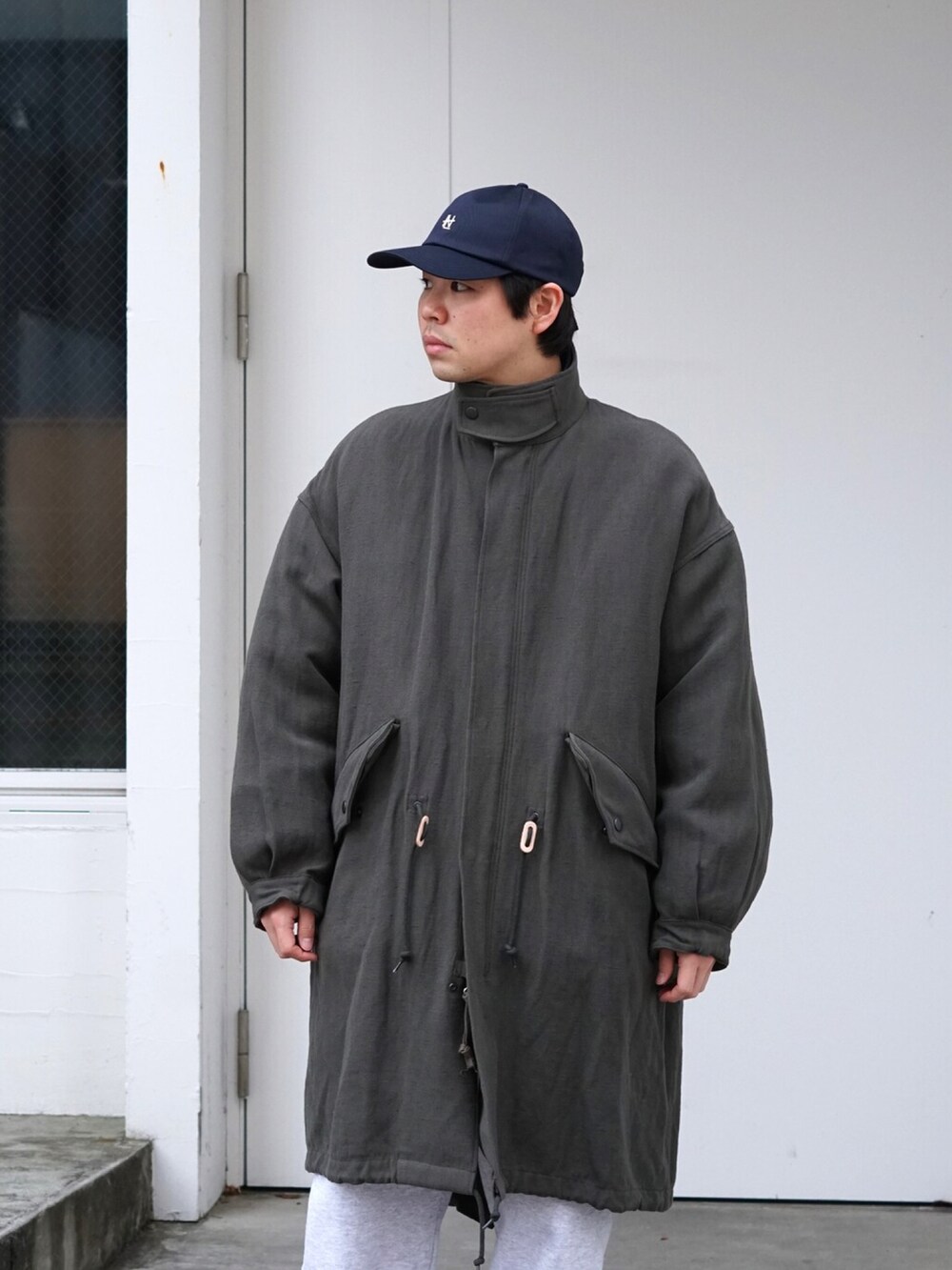 「私の推しブランド、大人カジュアル、休日スタイル、お出かけコーデ、ワントーンコーデ、モッズコート、ダウンジャケット、marka」｜「DESCENDANTのアイテム（ニット/セーター、グリーン系）」を使った、ARKnets STAFFさん（メンズ・170cm）の冬コーディネートの2枚目の写真
