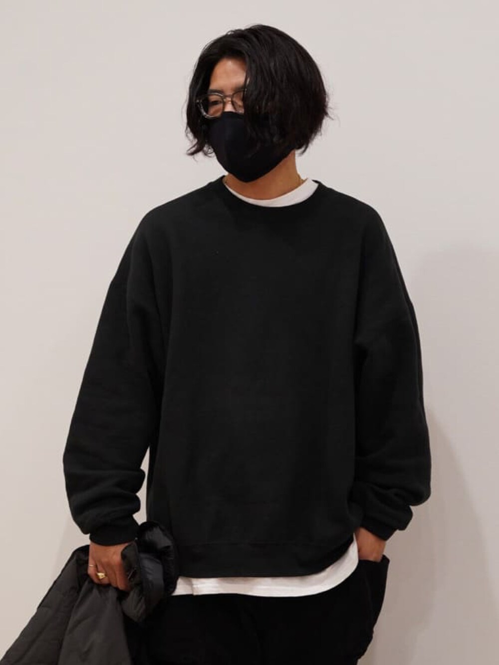「スウェットパンツ、スウェット、ダウンジャケット、キルティング、マスク、コーデュロイパンツ、THE NORTH FACE、キルティングジャケット、ノースフェイス、REMI RELIEF NAVY LABEL」｜「THE NORTH FACE PURPLE LABELのアイテム（ダウンジャケット/コート、グレー系）」を使った、ARKnets STAFFさん（メンズ・170cm）の冬コーディネートの3枚目の写真