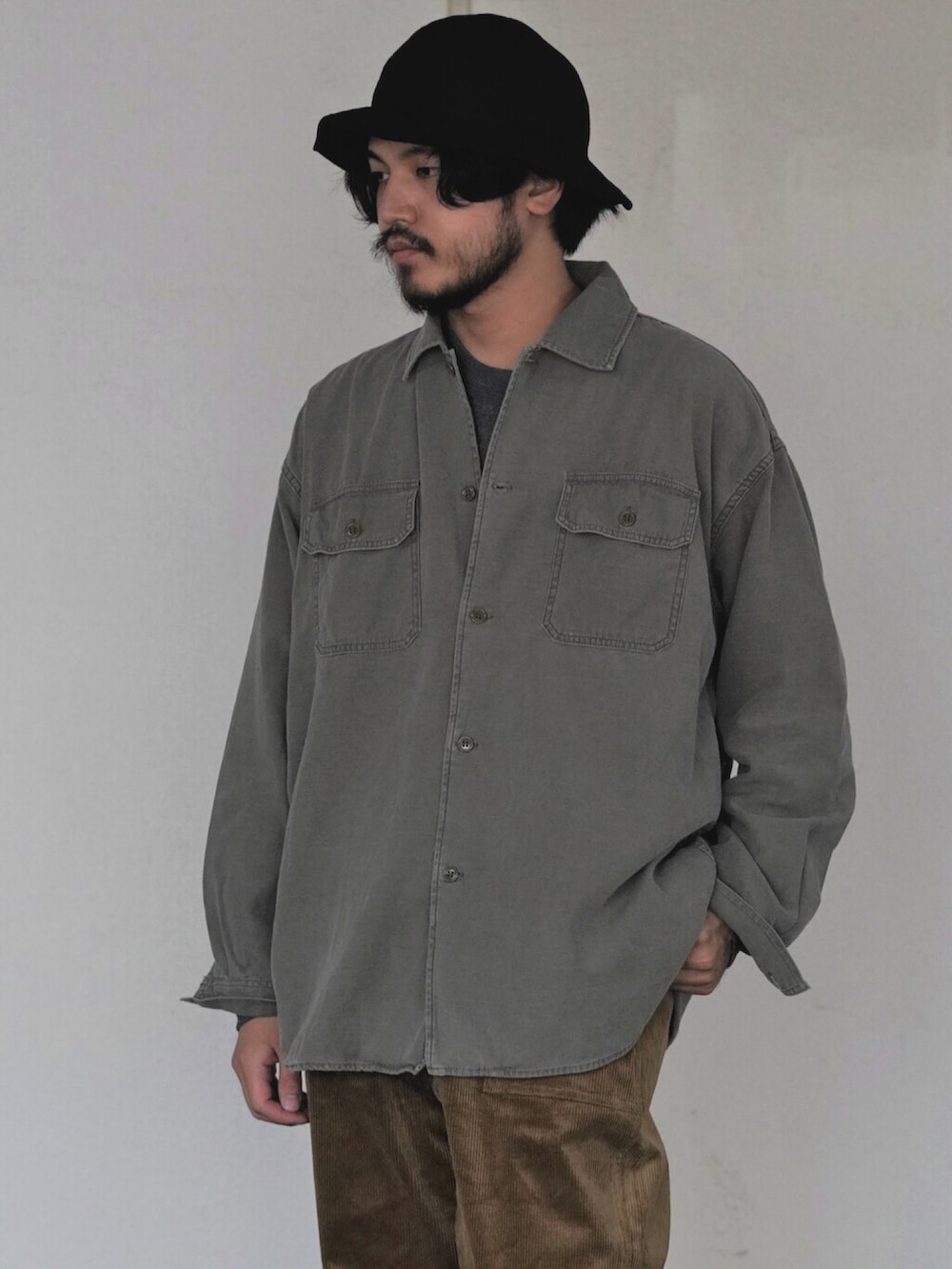 「ミリタリー、ブーツ、REMI RELIEF、gold、hat、ミリタリーシャツ、CANADA GOOSE、オトナカジュアル、ブーツスタイル、REMI RELIEF NAVY LABEL」｜「orSlowのOrslow / オアスロウ：【ONLY ARK】別注 US NAVY HAT：ONLYARK-0-7001[STD]（ハット、ブラック系）」を使った、ARKnets STAFFさん（メンズ・174cm）の冬コーディネートの2枚目の写真