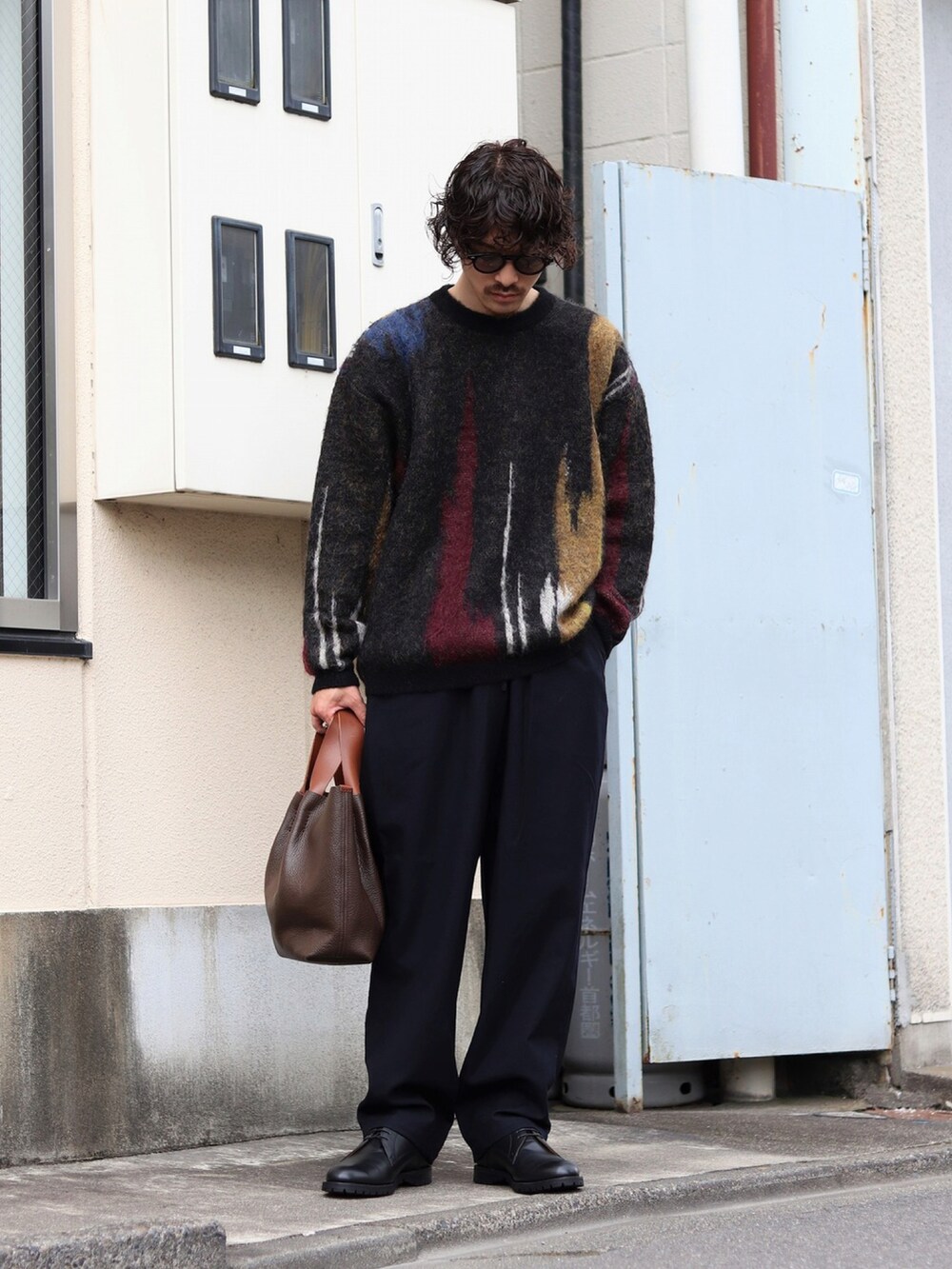 「オトナカジュアル、秋カラー、シンプルコーデ、おしゃれさんと繋がりたい、秋先取りコーデ、秋物準備はじめました、ビッグシルエット、トートバッグ、セットアップ、marka、ステンカラーコート、Hender Scheme」｜「markaのmarka / マーカ：SHIRT COAT - 2/48 wool vintage gabardine -：M22C-08CO01C[COR]（ステンカラーコート、ブルー系）」を使った、ARKnets STAFFさん（メンズ・173cm）の秋コーディネートの3枚目の写真