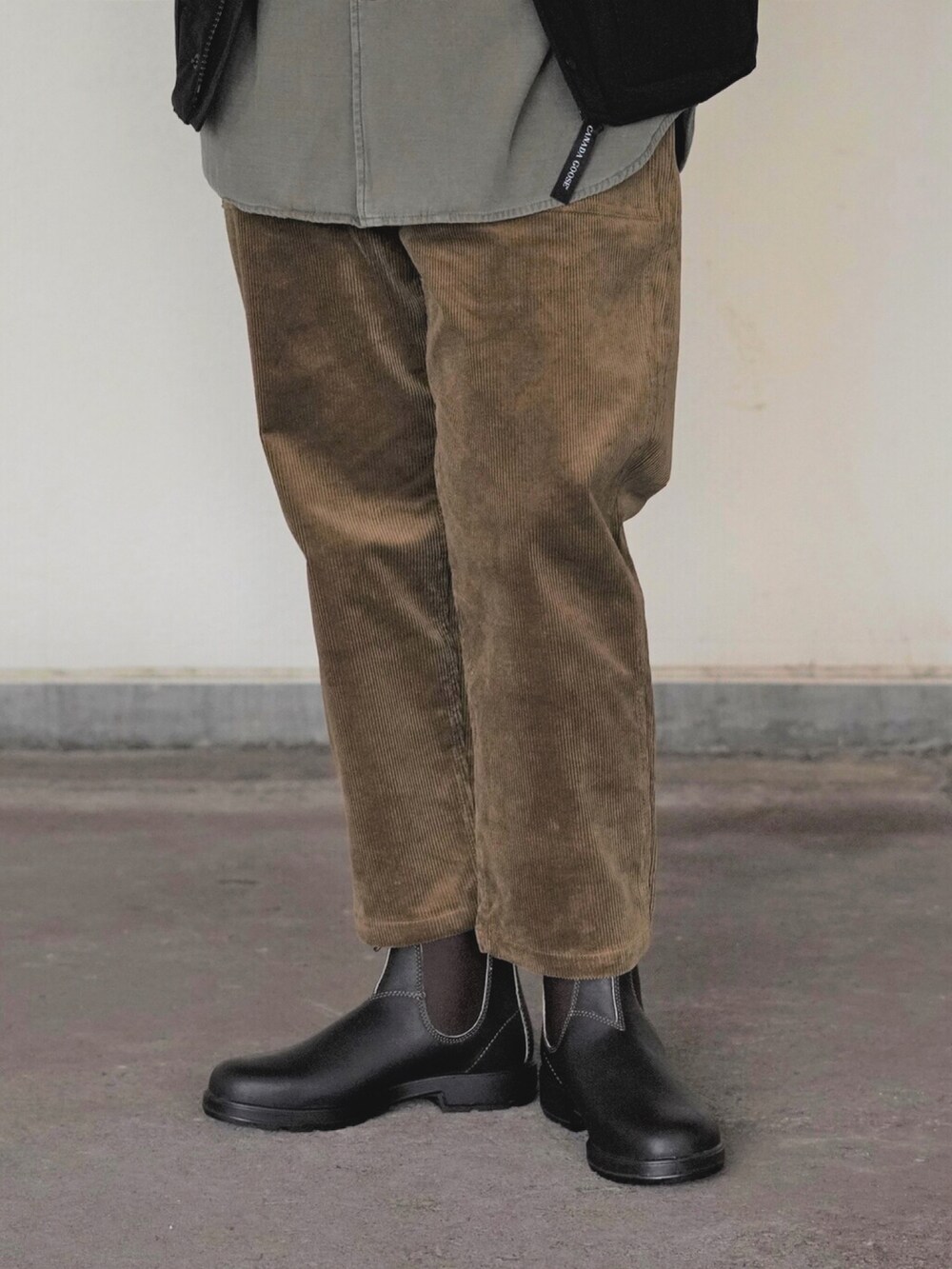 「ミリタリー、ブーツ、REMI RELIEF、gold、hat、ミリタリーシャツ、CANADA GOOSE、オトナカジュアル、ブーツスタイル、REMI RELIEF NAVY LABEL」｜「orSlowのOrslow / オアスロウ：【ONLY ARK】別注 US NAVY HAT：ONLYARK-0-7001[STD]（ハット、ブラック系）」を使った、ARKnets STAFFさん（メンズ・174cm）の冬コーディネートの4枚目の写真