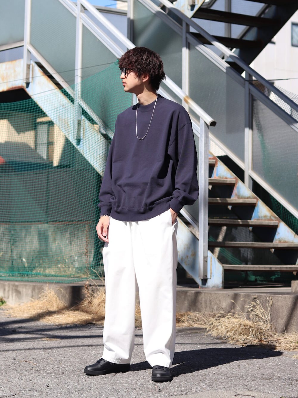 「春服コーデ、休日コーデ、ジャケット、ブルゾン、ワイドパンツ、スウェット、ミリタリージャケット、marka」｜「markaのmarka / マーカ：L-2B - recycle nylon twill -：M23A-05BL01C[COR]（ミリタリージャケット、ブラック系）」を使った、ARKnets STAFFさん（メンズ・181cm）の春コーディネートの3枚目の写真