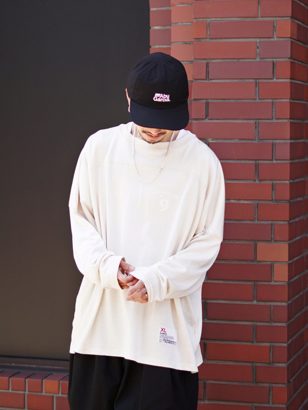 「ネックレス、サングラス、SOPHNET.、レザーシューズ、サンダル、UNUSED、IS-NESS、DAIRIKU、careering、ABU GARCIA」｜「DAIRIKUのアイテム（Tシャツ/カットソー、ホワイト系）」を使った、ARKnets STAFFさん（メンズ・165cm）の夏コーディネートの2枚目の写真