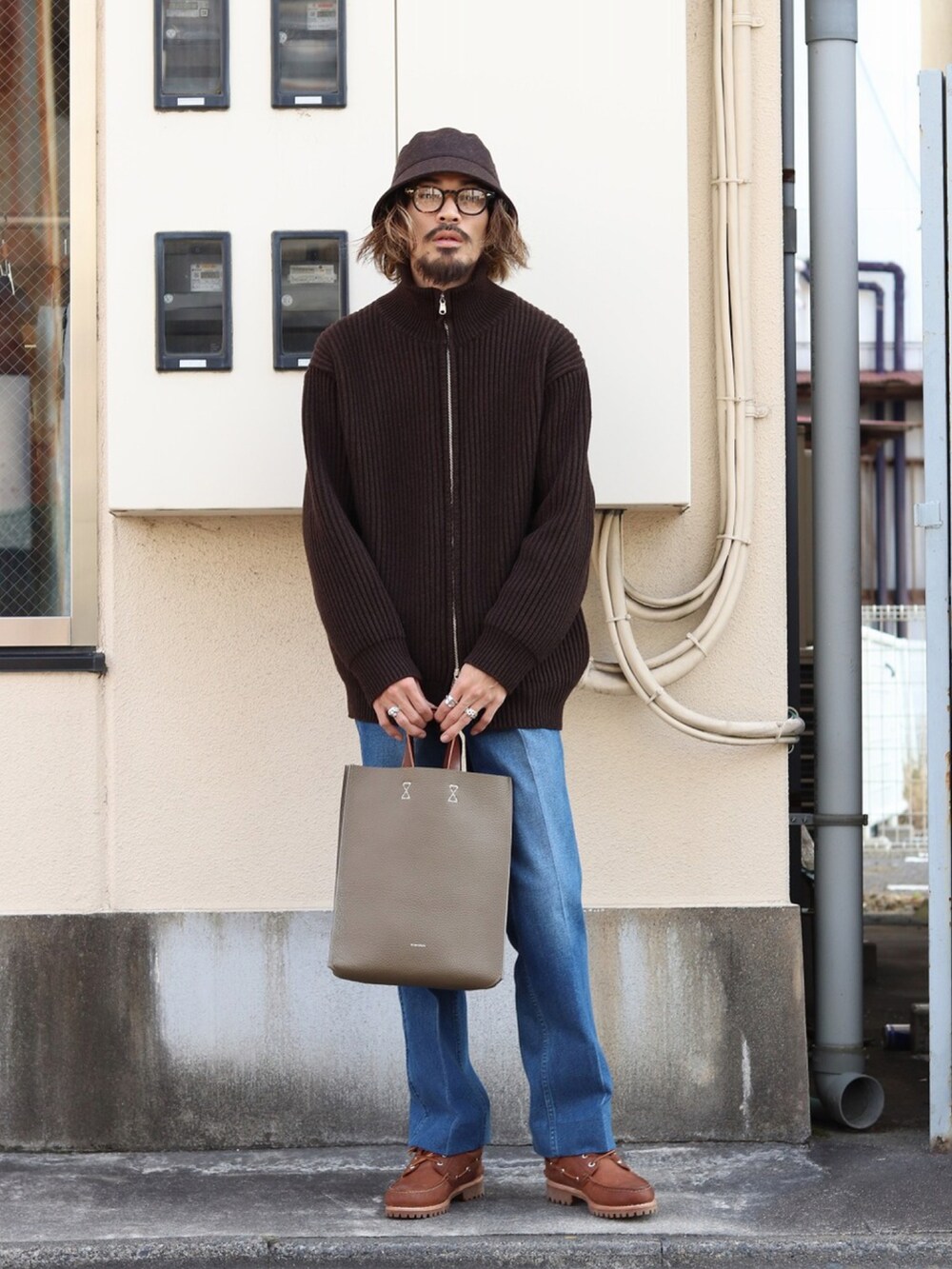 「秋冬コーデ、きれいめカジュアル、パンツコーデ、モッズコート、ハーフジップ、エンダースキーマ、Hender Scheme、marka、デニムパンツ、バケットハット、CA4LA、PORT BY ARK」｜「markaのmarka / マーカ：MODS PARKA - wool×linen backsatin -：M22C-10CO01C[COR]（モッズコート、グリーン系）」を使った、ARKnets STAFFさん（メンズ・175cm）の冬コーディネートの3枚目の写真