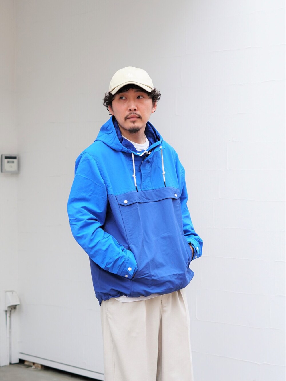 「REMI RELIEF、patagonia、THE NORTH FACE、THE NORTH FACE PURPLE LABEL、春アウター、nanamica、HOKAONEONE、DAIWAPIER39、REMI RELIEF NAVY LABEL、春服みてみて」|「nanamicaのアイテム(キャップ、ベージュ系)」を使った、ARKnets STAFFさん(メンズ・170cm)の春コーディネートの3枚目の写真