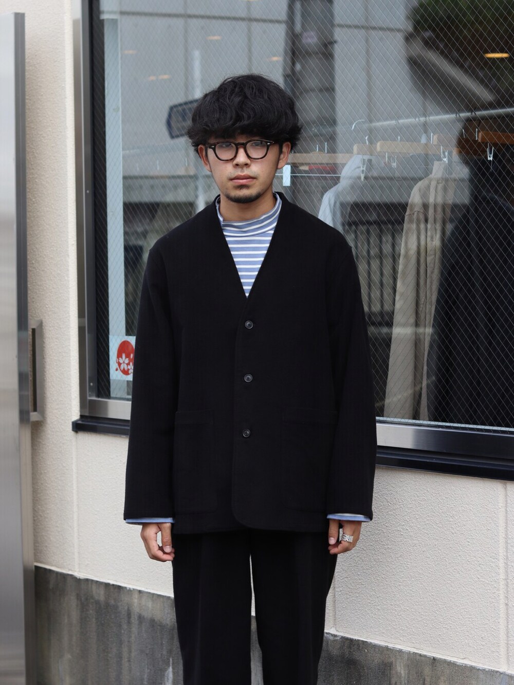 「大人カジュアル、休日スタイル、パンツスタイル、テーラードジャケット、ノーカラージャケット、marka、PORT BY ARK」｜「markaのmarka / マーカ：LAPELLESS JACKETⅡ - soft moleskin -：M21C-07SH01C[COR]（ノーカラージャケット、ブラック系）」を使った、ARKnets STAFFさん（メンズ・173cm）の冬コーディネートの2枚目の写真
