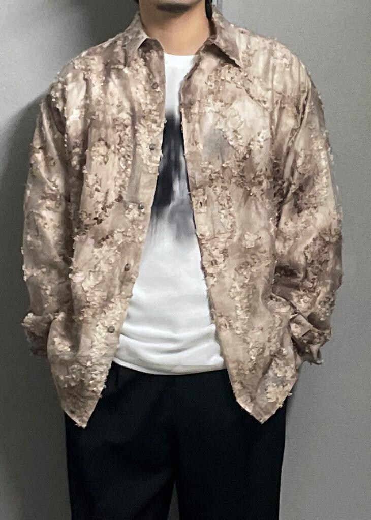 ブラック系のその他パンツ、ベージュ系のシャツ/ブラウスを着用したメンズの冬コーディネートの5枚目の写真