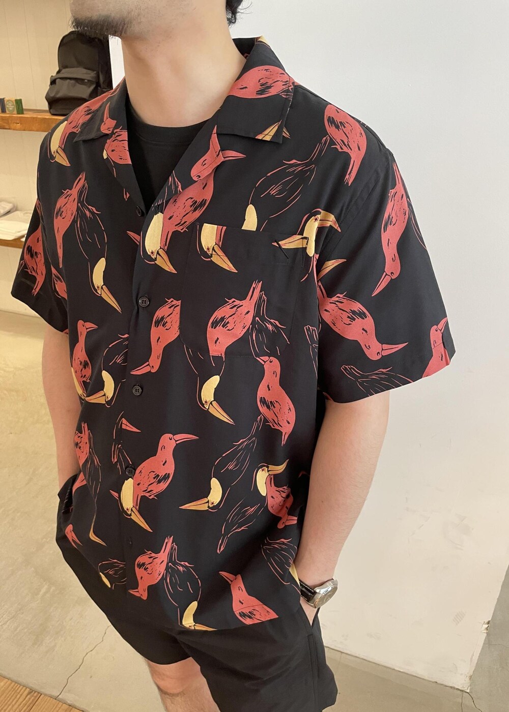 ブラック系のソックス/靴下を着用したメンズの春コーディネートの6枚目の写真