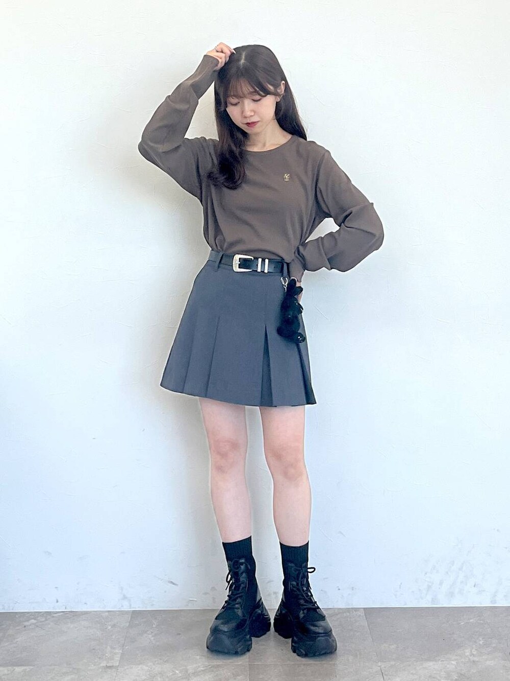 「着痩せ・細見え、きれいめ、カジュアル、Anui、PAGEBOY」｜「PAGEBOYのラッププリーツショートパンツ（その他パンツ、グレー系）」を使った、きゃぷさん（レディース・157cm）の秋コーディネートの3枚目の写真