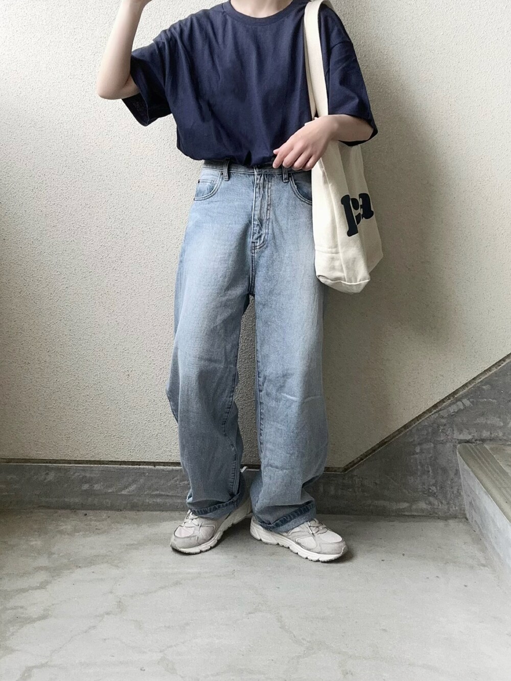 「GILDANのGILDAN/ギルダン ビッグシルエット USAオーバーサイズ 無地 半袖Tシャツ（Tシャツ/カットソー、ブルー系）」を使った、あやたさん（レディース・152cm）の春コーディネートの2枚目の写真