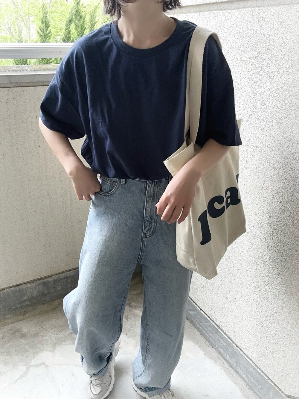 「GILDANのGILDAN/ギルダン ビッグシルエット USAオーバーサイズ 無地 半袖Tシャツ（Tシャツ/カットソー、ブルー系）」を使った、あやたさん（レディース・152cm）の春コーディネートの3枚目の写真