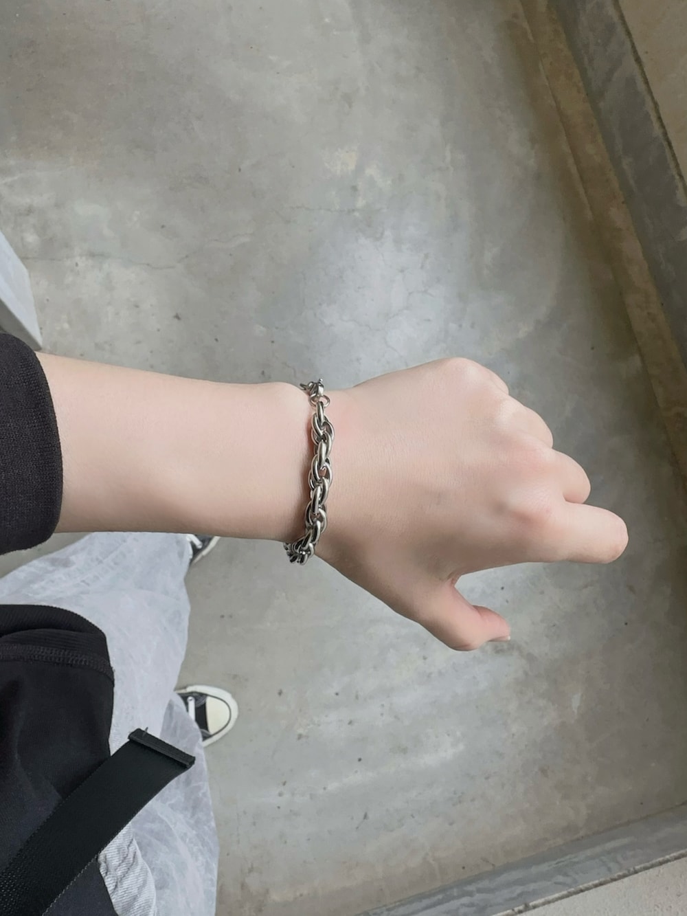 「Starting Overのoriginal chain bracelet（ブレスレット、シルバー系）」を使った、あやたさん（レディース・152cm）の夏コーディネートの3枚目の写真