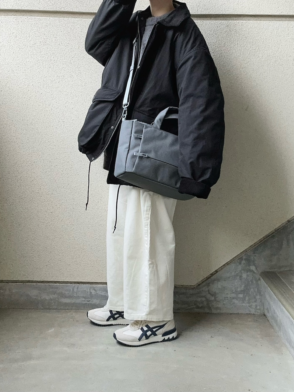 「FREAK'S STOREのコットンショートブルゾン（ブルゾン、ブラック系）」を使った、あやたさん（レディース・152cm）の冬コーディネートの4枚目の写真