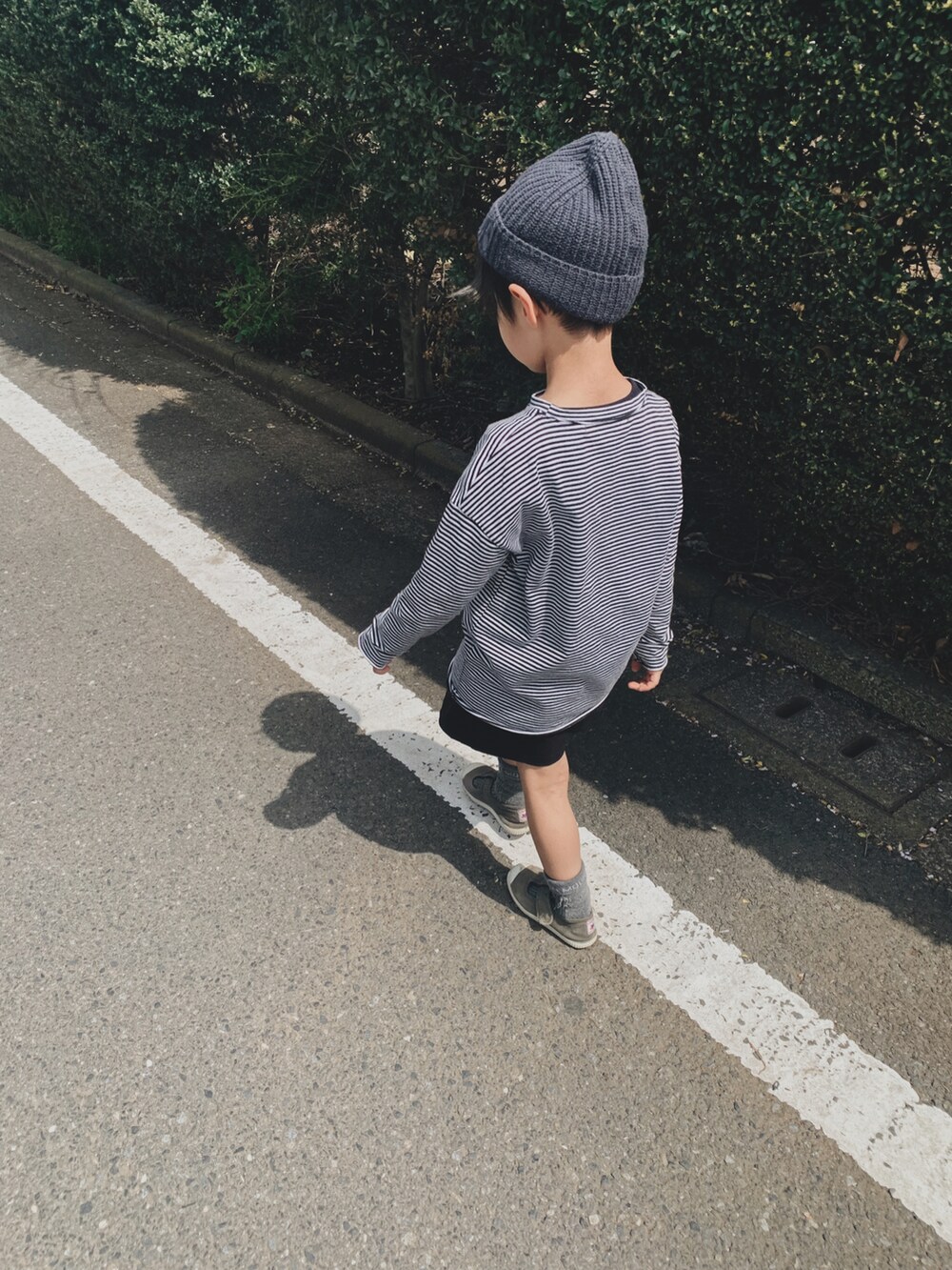 「おとこのこ、男の子コーデ、キッズファッション、キッズコーデ、シンプルコーデ、カジュアル、春コーデ、ootd、シンプルスタイル」｜「mainstoryのアイテム（ニットキャップ/ビーニー、ブラック系）」を使った、yukiさん（レディース・154cm）の春コーディネートの2枚目の写真
