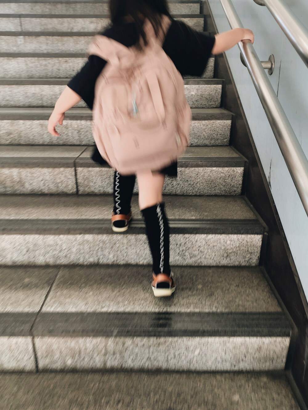 「キッズコーデ、キッズファッション、おんなのこ、女の子コーデ、楽チンコーデ、4歳、春夏コーデ、休日コーデ」｜「Salt-WaterのSalt Water Sandals:Swimmer(16～22cm)（サンダル、ブラウン系）」を使った、yukiさん（レディース・154cm）の春コーディネートの2枚目の写真