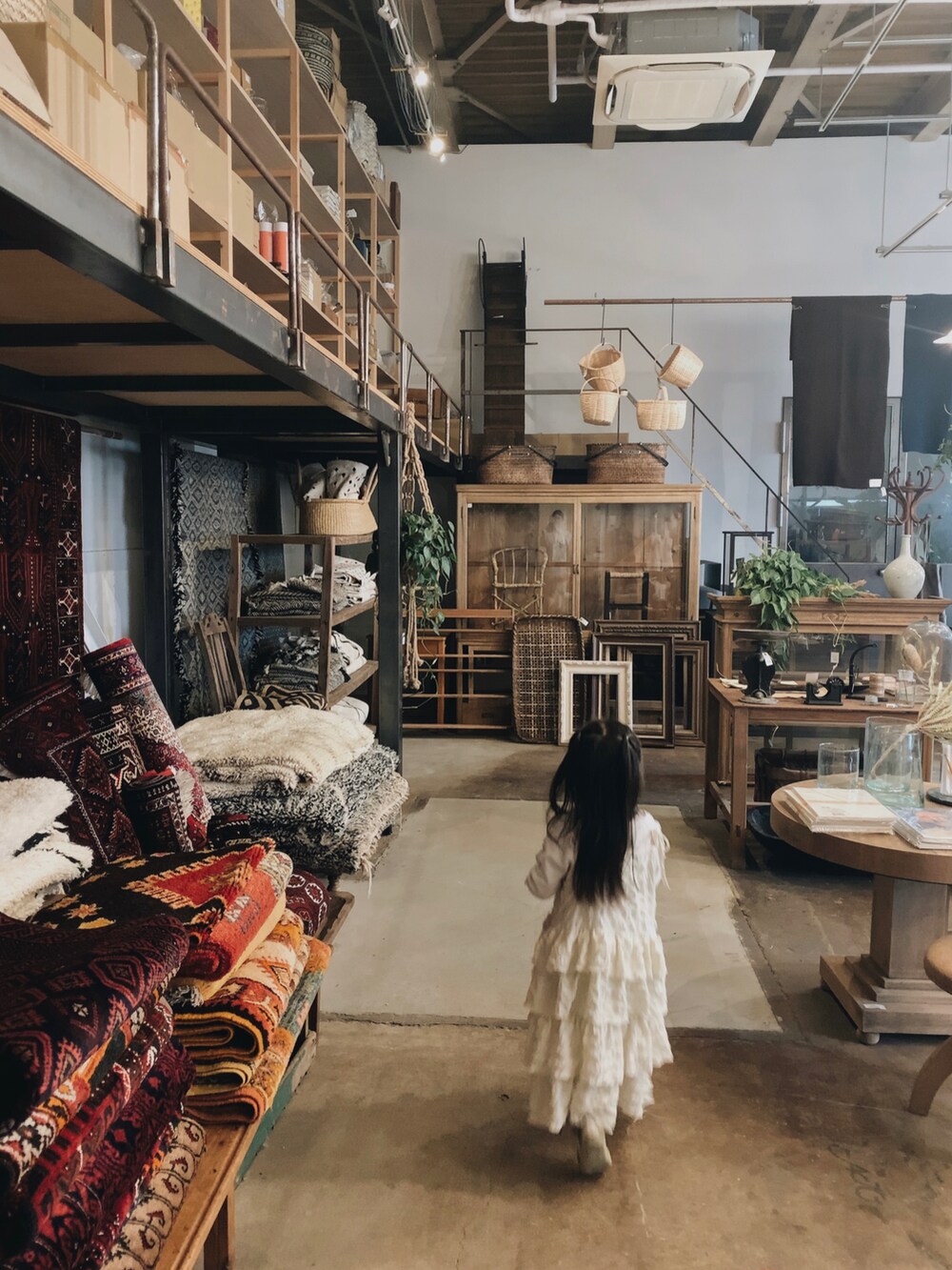 「キッズコーデ、キッズファッション、女の子コーデ、4歳、おんなのこ、ワンピース、おでかけコーデ、ワンピーススタイル、春夏コーデ」｜「Salt-WaterのSalt Water Sandals:Swimmer(16～22cm)（サンダル、ブラウン系）」を使った、yukiさん（レディース・154cm）の春コーディネートの2枚目の写真
