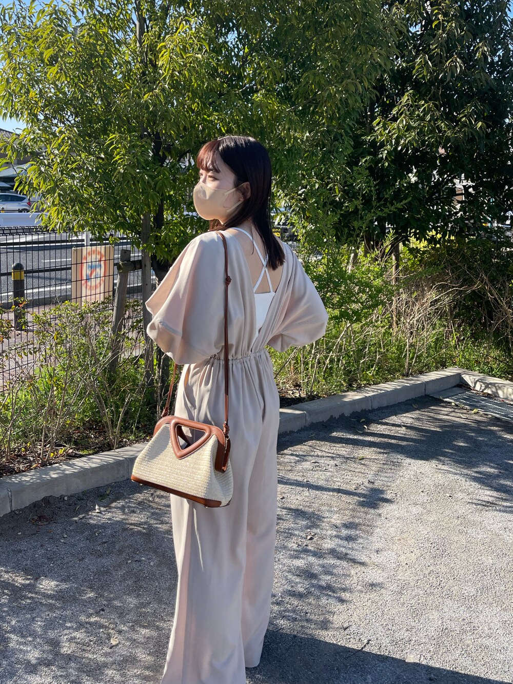 Sサイズ追加〉後ろVパフコンビネゾンを使った人気ファッション