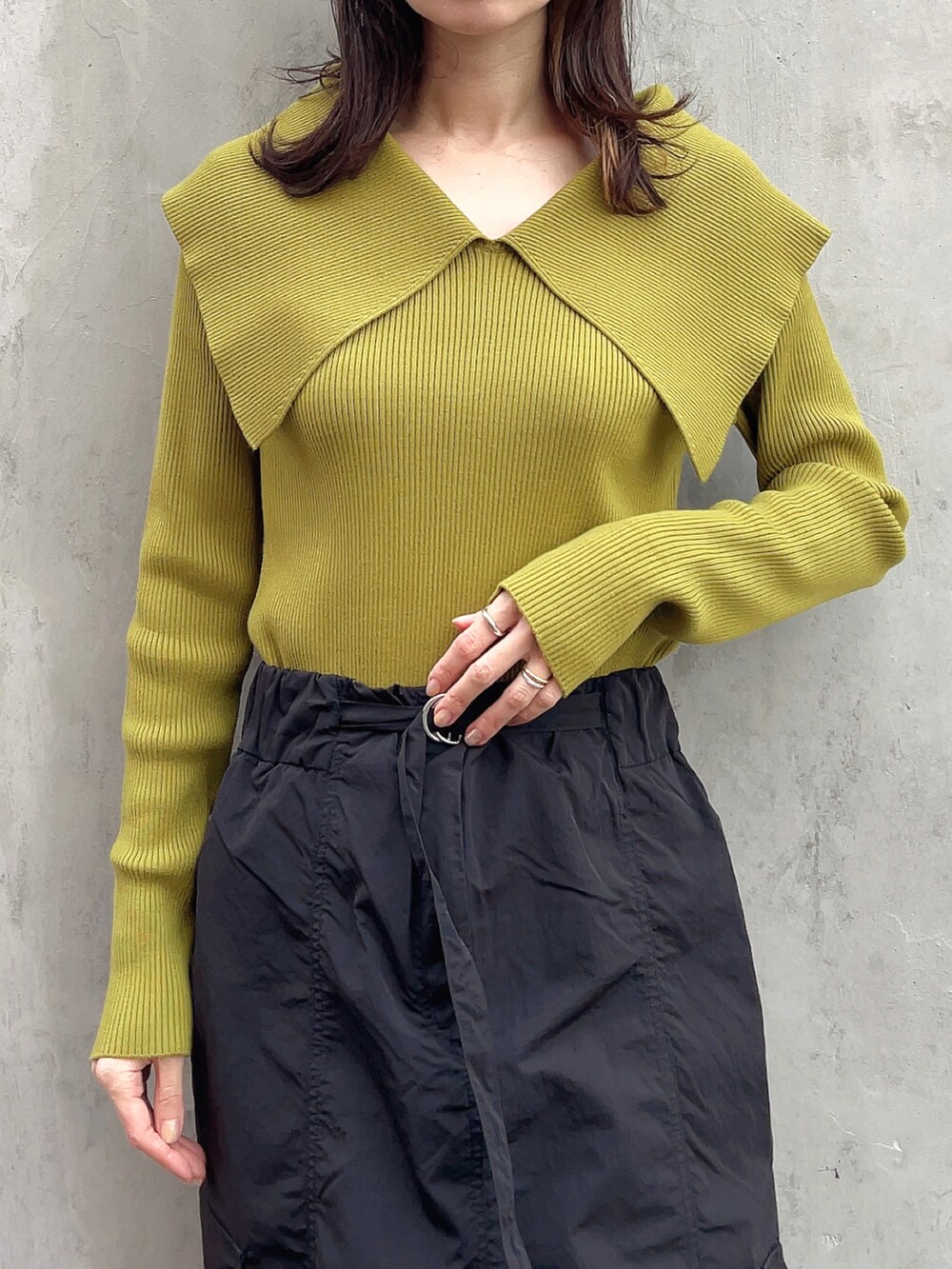 「Stylevoice for xxx、stylevoice、セーラーカラー、リブニット、ピスタチオ、カーゴスカート、ZARA、GU、プチプラ、プチプラコーデ、大人コーデ、春服デビュー宣言、春、シンプルコーデ、春ニット」｜「Stylevoice for xxxのセーラーカラーリブニット（ニット/セーター、グリーン系）」を使った、soliさん（レディース・163cm）の春コーディネートの2枚目の写真