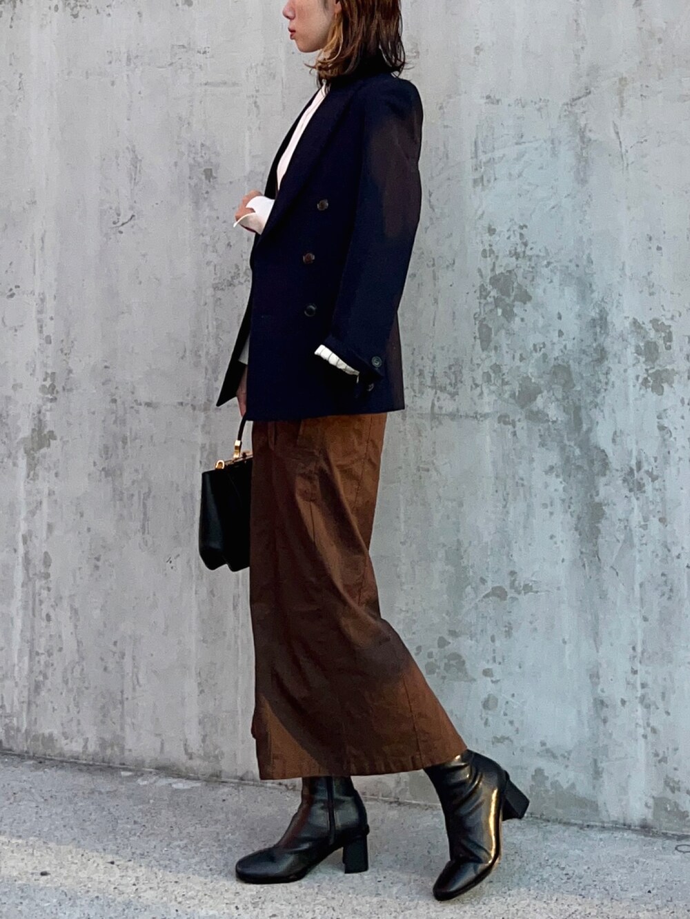 「オフィスカジュアル、お仕事コーデ、通勤コーデ、大人コーデ、ジャンスカ、ジャンパースカート、ZARA、ジャケット、ジャケットスタイル、着回しコーデ、ブーツ、スクエアトゥ、タートルネック、秋冬コーデ」｜「ECRIREの【creamコラボ】フロントジップジャンスカ（ジャンパースカート、ブラウン系）」を使った、soliさん（レディース・163cm）の秋コーディネートの4枚目の写真