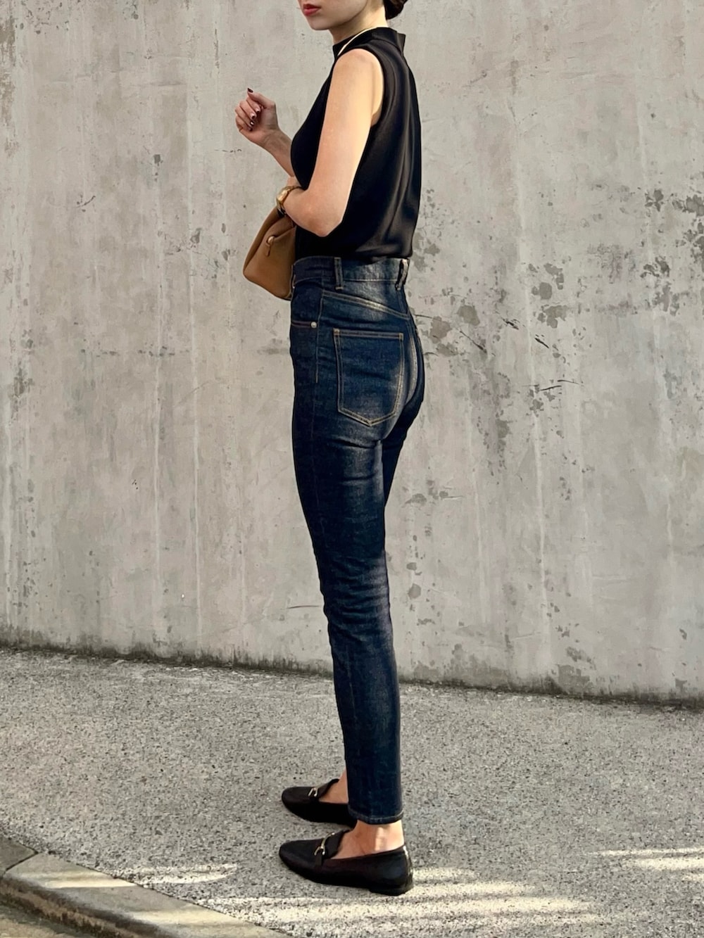 「Vicente、vicentedenim、デニムコーデ、デニムコーディネート、美脚パンツ、脚長パンツ、大人コーデ、オフィスカジュアル、骨格ウェーブ、ジャケット、ジャケットスタイル、ローファー、デニム、スキニーデニム、秋コーデ」|「VicenteのVicente Highwaist skinny denim(デニムパンツ、ブルー系)」を使った、soliさん(レディース・163cm)の秋コーディネートの4枚目の写真