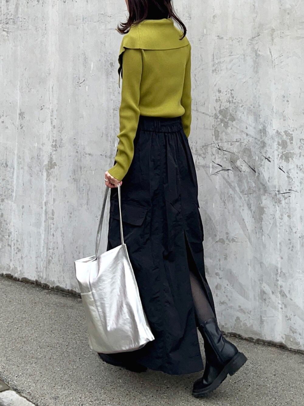 「Stylevoice for xxx、stylevoice、セーラーカラー、リブニット、ピスタチオ、カーゴスカート、ZARA、GU、プチプラ、プチプラコーデ、大人コーデ、春服デビュー宣言、春、シンプルコーデ、春ニット」｜「Stylevoice for xxxのセーラーカラーリブニット（ニット/セーター、グリーン系）」を使った、soliさん（レディース・163cm）の春コーディネートの4枚目の写真