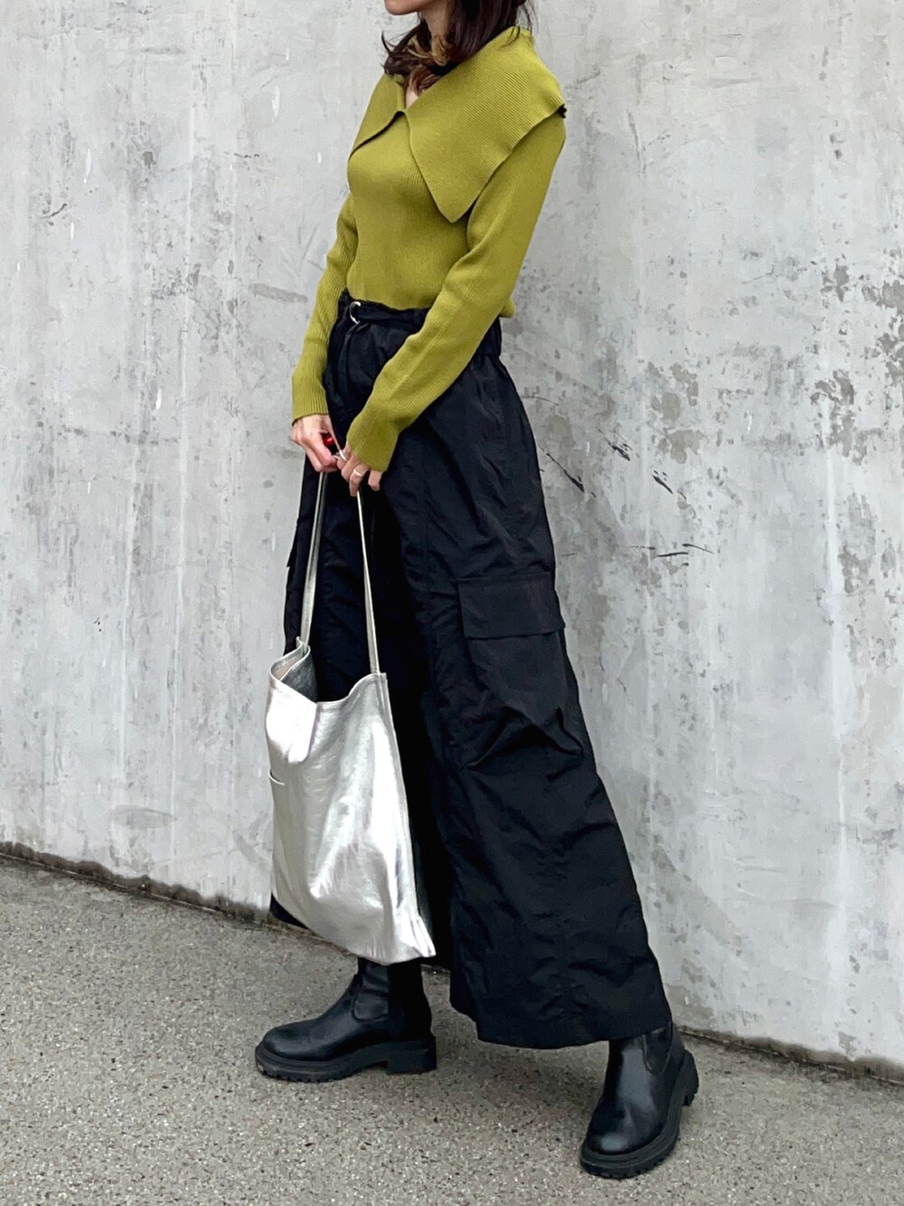 「Stylevoice for xxx、stylevoice、セーラーカラー、リブニット、ピスタチオ、カーゴスカート、ZARA、GU、プチプラ、プチプラコーデ、大人コーデ、春服デビュー宣言、春、シンプルコーデ、春ニット」｜「Stylevoice for xxxのセーラーカラーリブニット（ニット/セーター、グリーン系）」を使った、soliさん（レディース・163cm）の春コーディネートの3枚目の写真
