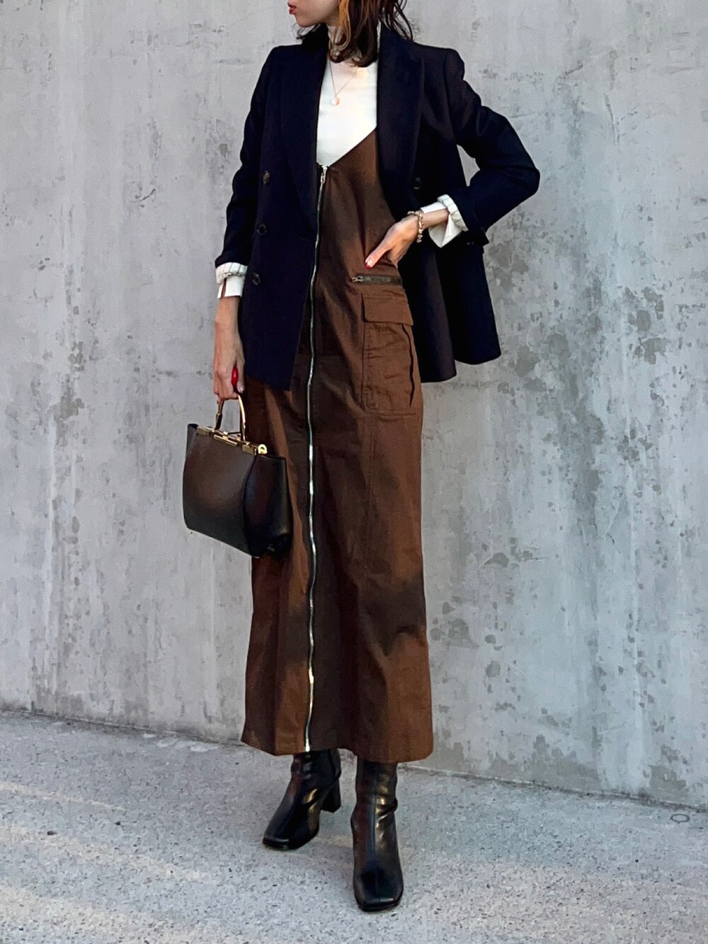 「オフィスカジュアル、お仕事コーデ、通勤コーデ、大人コーデ、ジャンスカ、ジャンパースカート、ZARA、ジャケット、ジャケットスタイル、着回しコーデ、ブーツ、スクエアトゥ、タートルネック、秋冬コーデ」｜「ECRIREの【creamコラボ】フロントジップジャンスカ（ジャンパースカート、ブラウン系）」を使った、soliさん（レディース・163cm）の秋コーディネートの2枚目の写真
