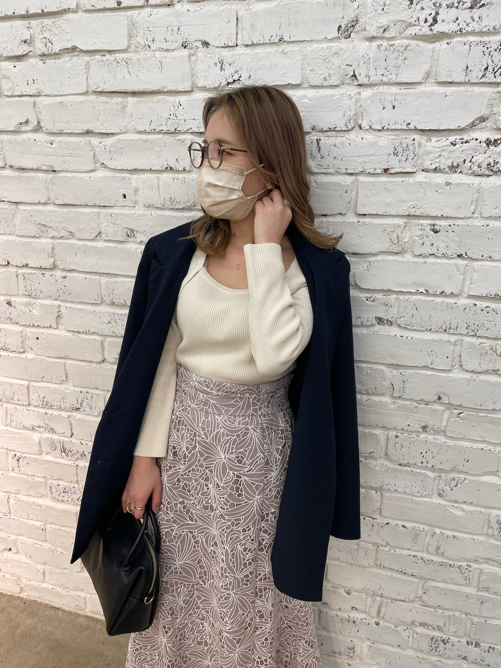 「春、オトナカジュアル、お呼ばれスタイル、オトナ女子、ジャケット、スカート、レース、低身長、低身長コーデ、オフィスカジュアル、めがね、メガネ女子」｜「natural coutureの周りと差がつく1着 ボレロレイヤード風細リブニット（ニット/セーター、ホワイト系）」を使った、ちびまる ◎さん（レディース・142cm）の冬コーディネートの2枚目の写真