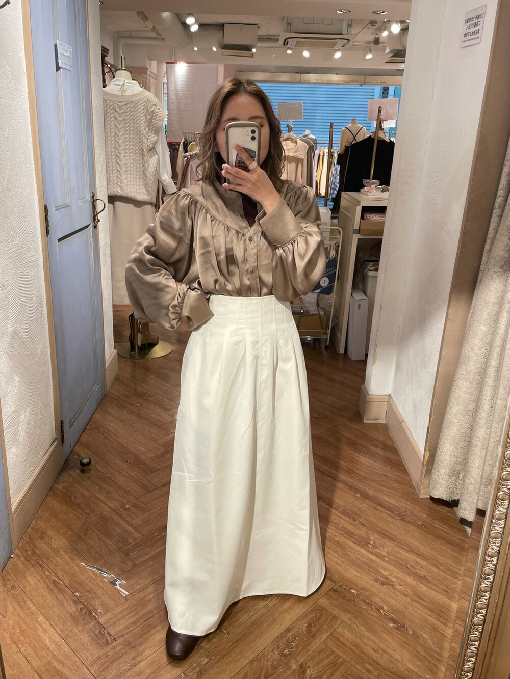 「休日スタイル、オトナカジュアル、シンプル、春先取り、ワントーンコーデ、キレイめ、お出かけコーデ、低身長コーデ、タートルネック、ブーツ、ベージュ、低身長、ロングスカート」｜「natural coutureのもちもちベーシックリブタートル（ニット/セーター、ブラウン系）」を使った、ちびまる ◎さん（レディース・142cm）の冬コーディネートの2枚目の写真