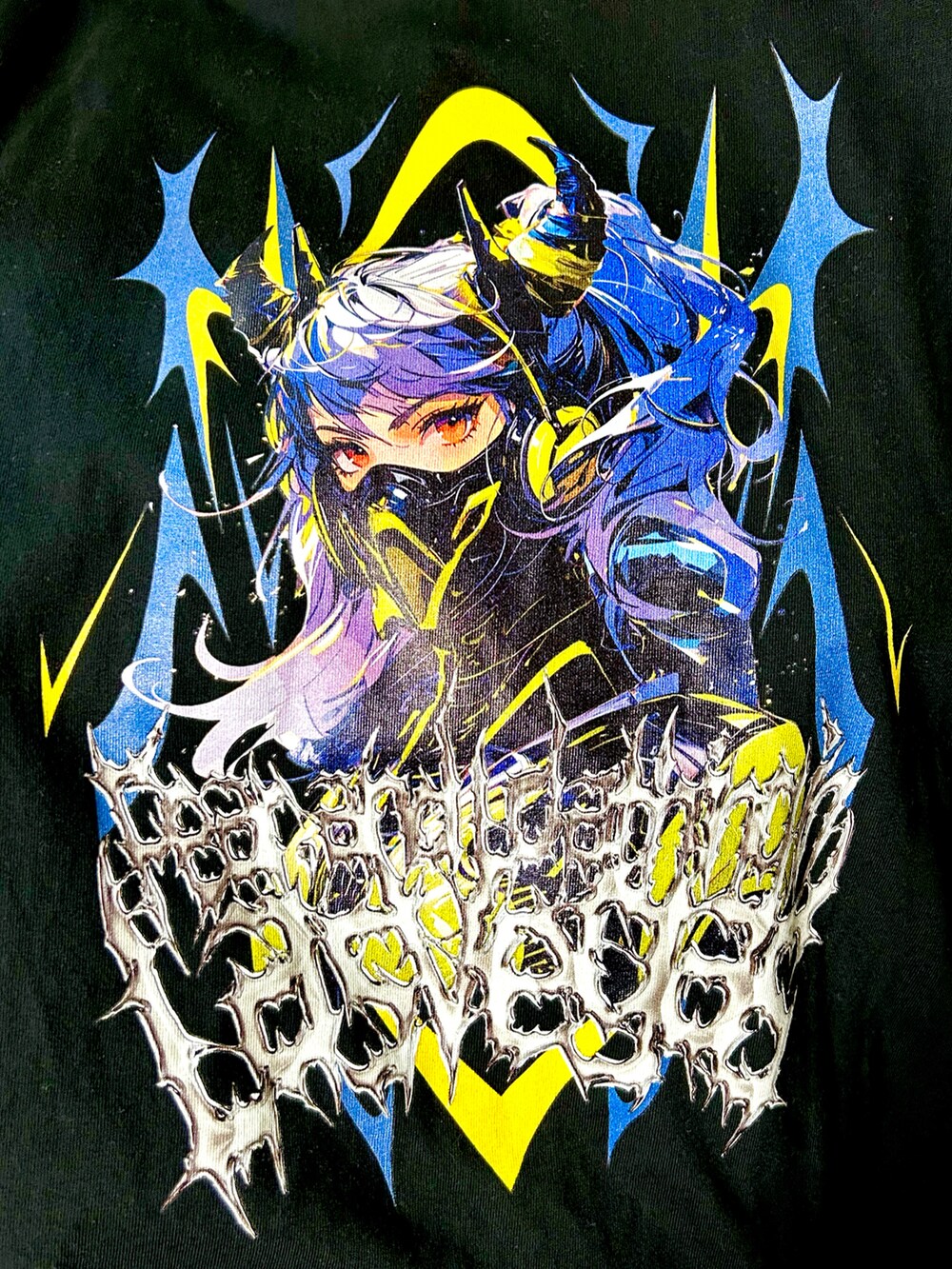 ブラック系のスニーカー、ブラック系のネイル用品/ネイルケアを着用したレディースの秋コーディネートの2枚目の写真