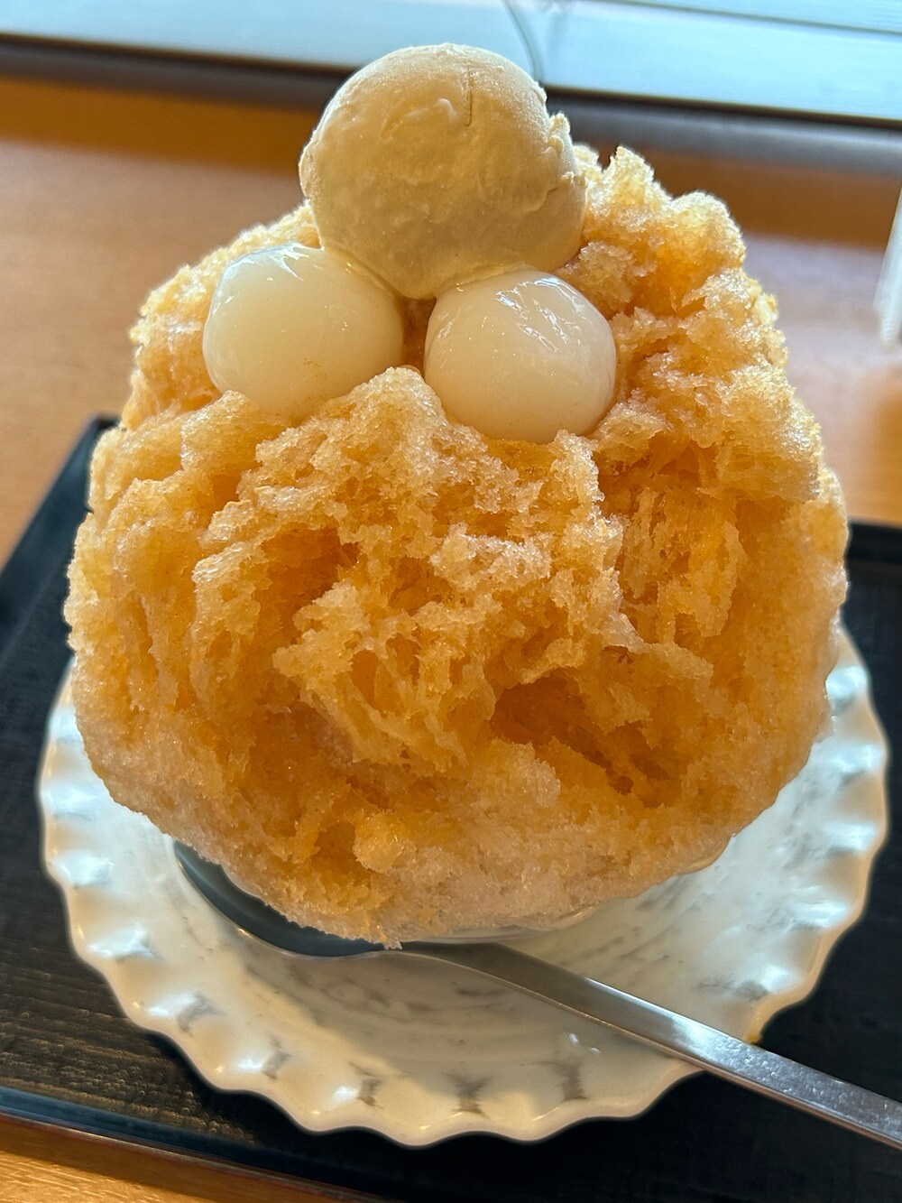 その他のバックパック/リュック、ブラック系のパンツ、ブラック系のスニーカーを着用したレディースの秋コーディネートの2枚目の写真