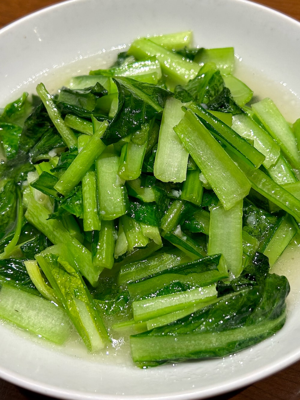 ブラック系のライダースジャケット、ブラック系のトップス、ブラック系のバックパック/リュックを着用したレディースの冬コーディネートの3枚目の写真