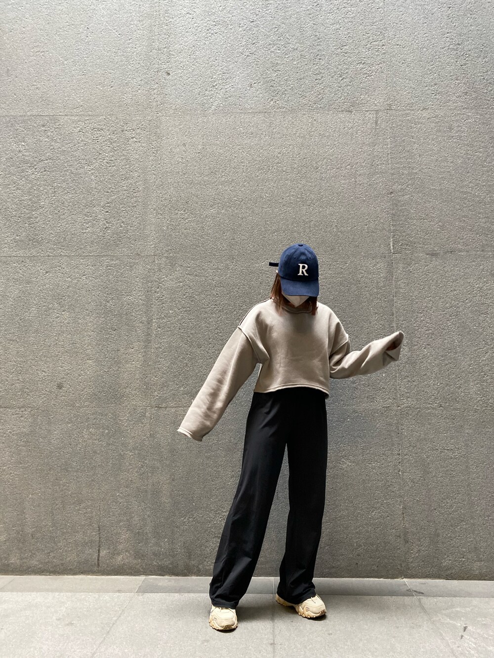 「FILAのFILA フィラ OAKMONT TR F51490924 BEG（スニーカー、ベージュ系）」を使った、RAIさん（レディース・150cm）の冬コーディネートの2枚目の写真