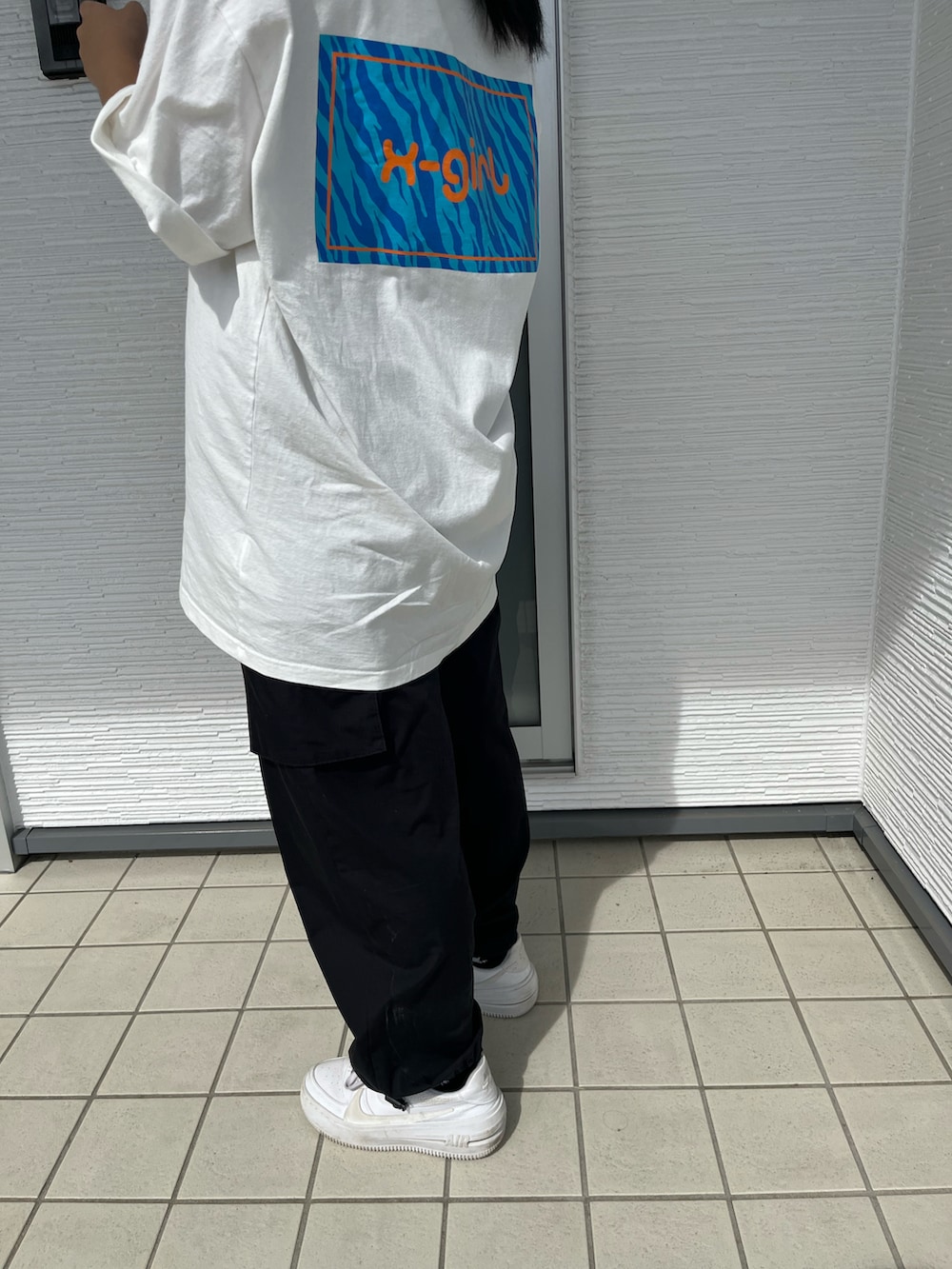 「カーゴパンツ、中学生、中学生女子、秋服まるっと大公開、初秋コーデ、スニーカー」｜「GUのアイテム（カーゴパンツ、ブラック系）」を使った、emmaさん（キッズ・150cm）の秋コーディネートの2枚目の写真