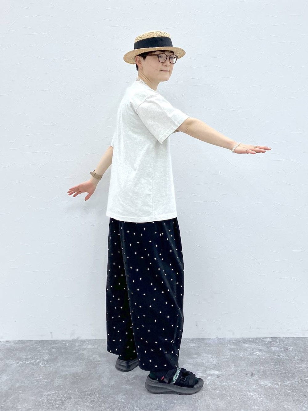 その他のシャツ/ブラウス、その他のその他パンツを着用したレディースの春コーディネートの5枚目の写真