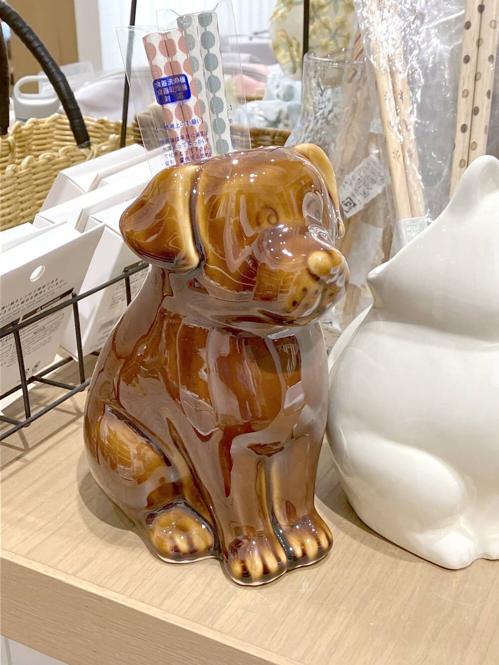 ホワイト系のキッチンツール、ブラウン系のキッチンツール、その他のカトラリーを着用したレディースの夏コーディネートの4枚目の写真