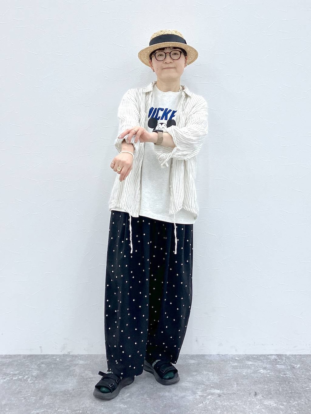 その他のシャツ/ブラウス、その他のその他パンツを着用したレディースの春コーディネートの2枚目の写真