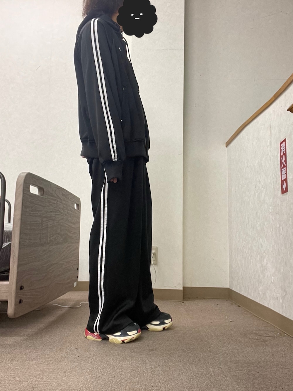「セットアップ、メンズコーデ、リラックススタイル、低身長コーデ、adrer、スニーカー」｜「BALENCIAGAのTriple S （スニーカー、ブラック系）」を使った、よっPさん（骨格ストレート・メンズ・160cm）の春コーディネートの2枚目の写真