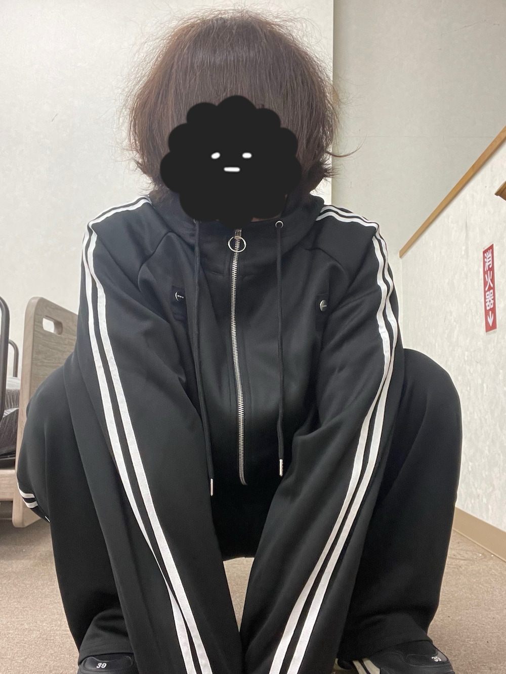 「セットアップ、メンズコーデ、リラックススタイル、低身長コーデ、adrer、スニーカー」｜「BALENCIAGAのTriple S （スニーカー、ブラック系）」を使った、よっPさん（骨格ストレート・メンズ・160cm）の春コーディネートの3枚目の写真