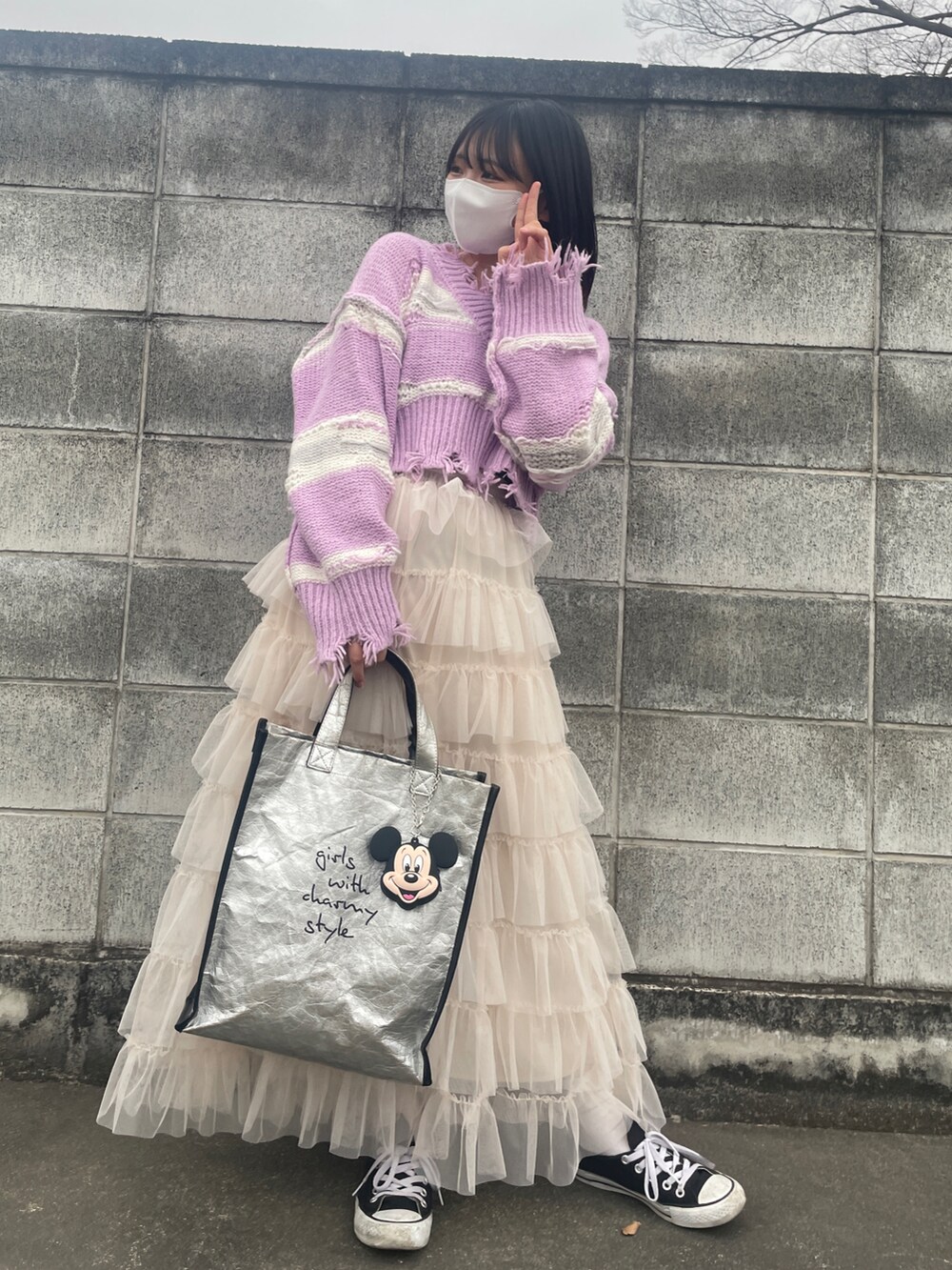 「休日コーデ、お洒落さんとつながりたい、秋冬コーデ、低身長女子、スカート、wcloset、me+em select、いいね、save、フォローお願いします🤑」｜「w closetのロゴハンドバッグ（トートバッグ、シルバー系）」を使った、あやピさん（レディース・153cm）の冬コーディネートの2枚目の写真