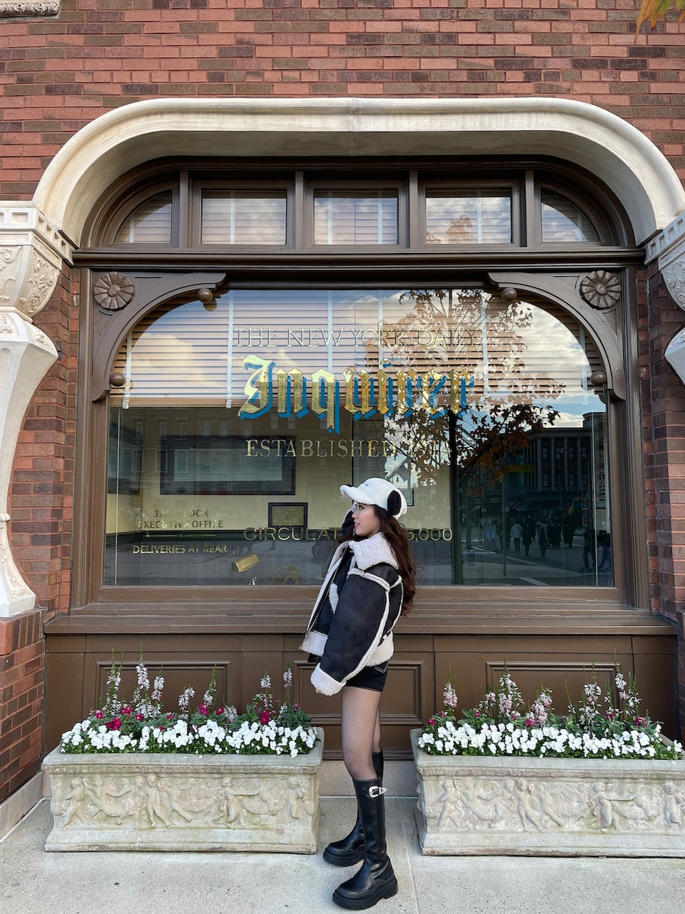 「ootd、モノトーンコーデ、ユニバ、ロングブーツ、EVRIS、EMODA」｜「EVRISのベルテッドプラットフォームミドルブーツ（ブーツ、ブラック系）」を使った、miyuさん（レディース・150cm）の冬コーディネートの2枚目の写真