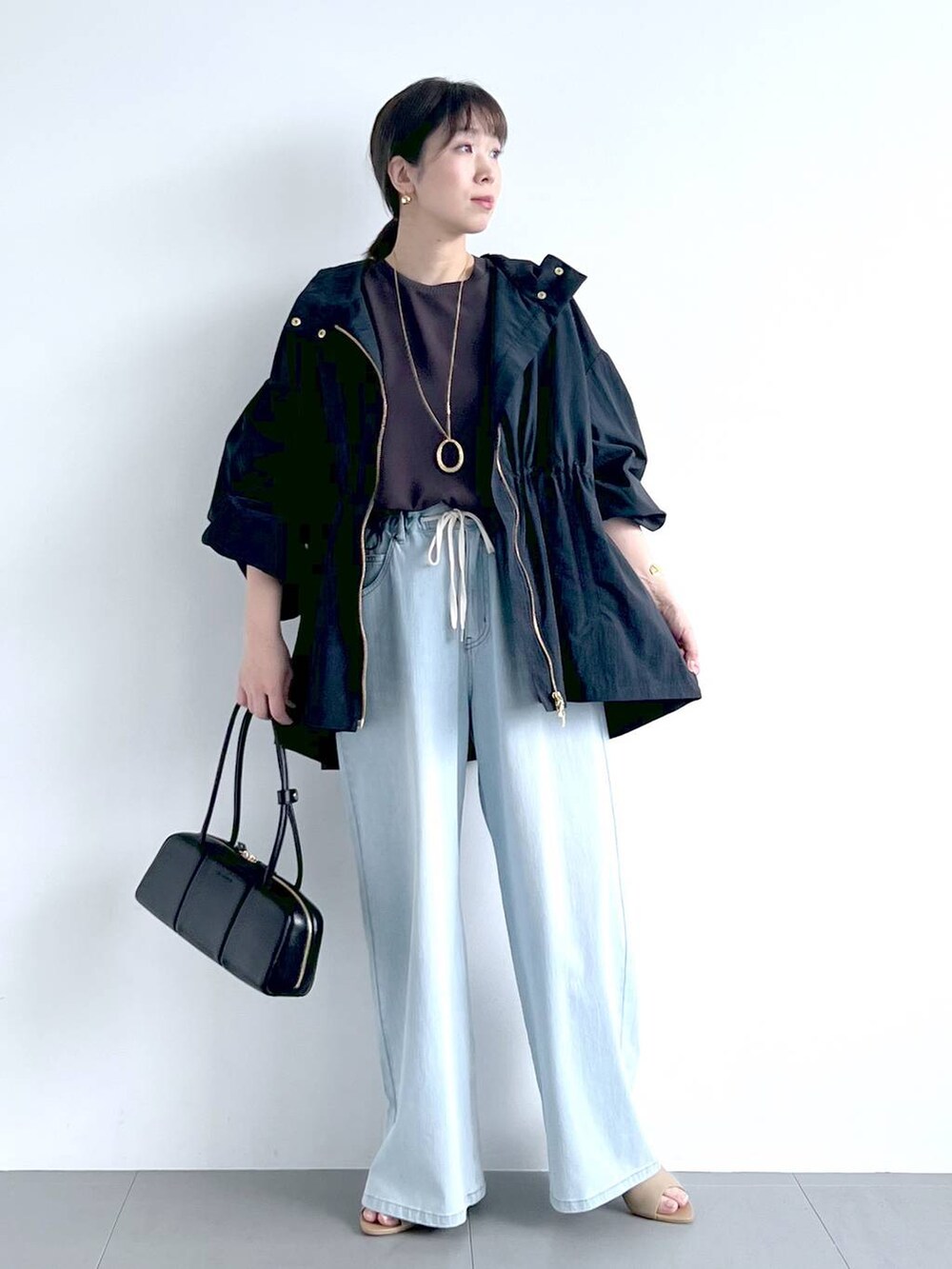 「ピアス、BARNYARDSTORM、Mazell、春コーデ、体型カバー、着痩せ・細見え、ベーシック/シンプル、骨格ストレート、バッグ、サンダル、ローファー、ワイドパンツ、アウター、春アウター」|「BARNYARDSTORMのBARNYARDSTORM / 【スタイリスト若狭恵美さんご紹介アイテム】中空セミサークルピアス(ピアス(両耳用)、その他)」を使った、あべさん(レディース・159cm)の春コーディネートの2枚目の写真