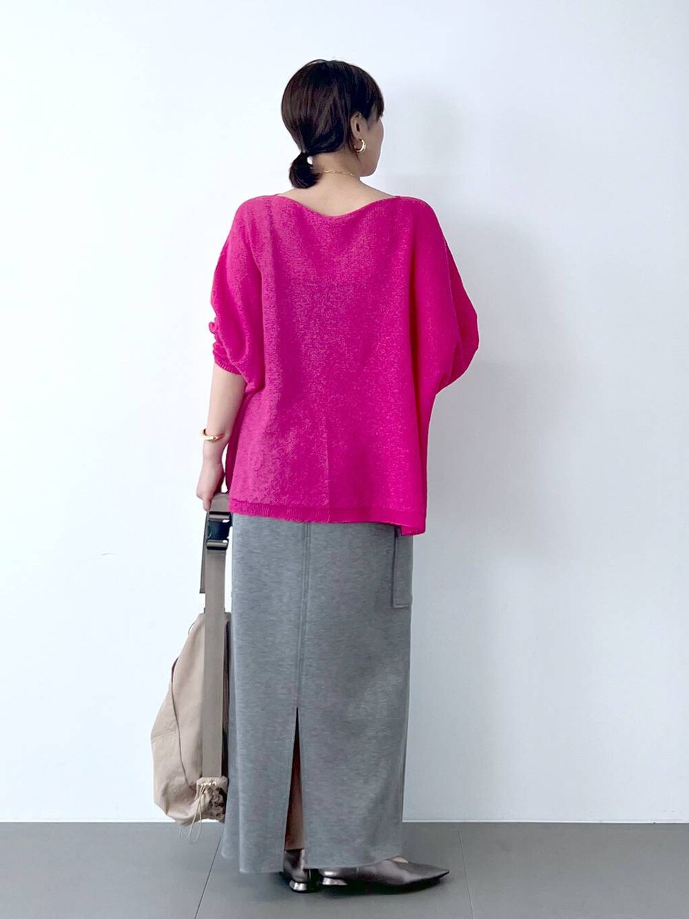 「体型カバー、着痩せ・細見え、ベーシック/シンプル、ニット、スカート、パンプス、ショルダーバッグ、バッグ、骨格ナチュラル、BARNYARDSTORM、MA-1、楽ちんコーデ、夏コーデ」｜「BARNYARDSTORMのBARNYARDSTORM / ドロストモイストショルダー（ショルダーバッグ、ベージュ系）」を使った、あべさん（骨格ナチュラル・レディース・159cm）の夏コーディネートの6枚目の写真